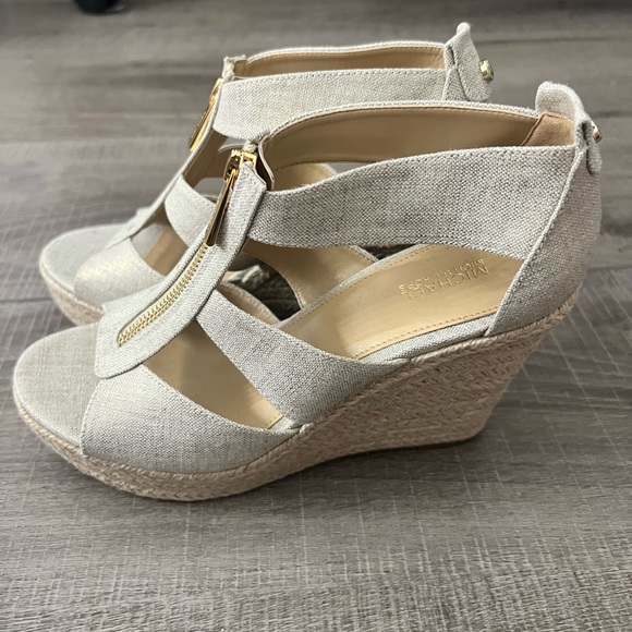 Michael Kors Platform sandals in size 8M - Picture 4 of 7